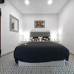 Casa Comfortable Air-conditioned Modern (adults Only) דירה