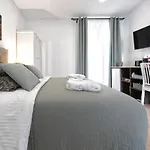 Casa Comfortable Air-conditioned Modern (adults Only)