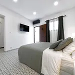 Casa Comfortable Air-conditioned Modern (adults Only) דירה