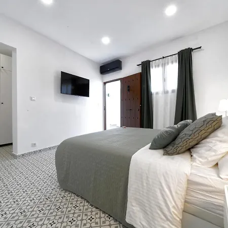 Casa Comfortable Air-conditioned Modern (adults Only) Apartamento